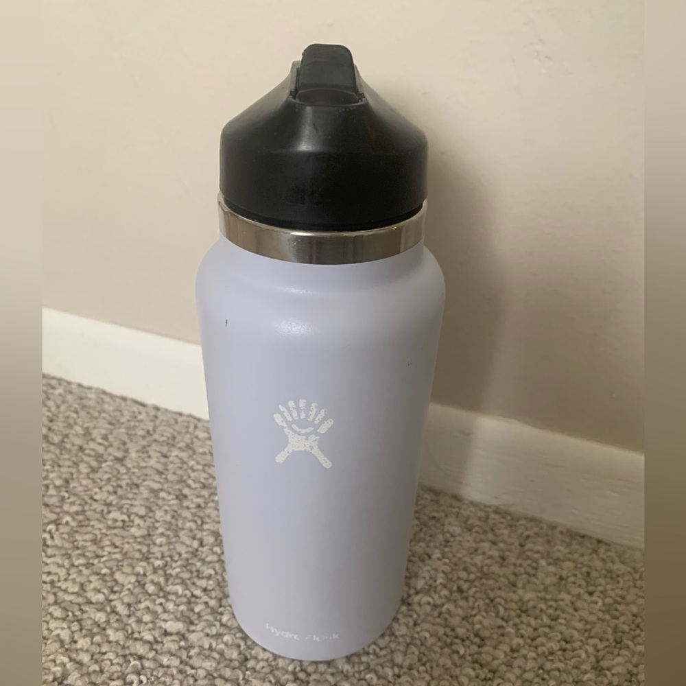 Hydro Flask Pastel Purple Bottle with Black Lid